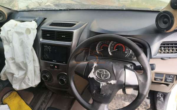 TOYOTA  AVANZA
