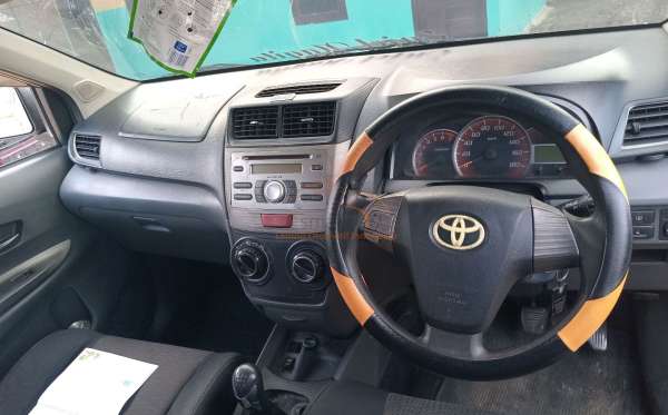 TOYOTA AVANZA VELOZ