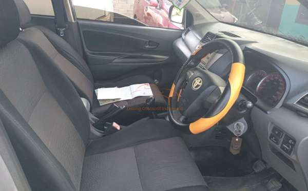 TOYOTA AVANZA VELOZ