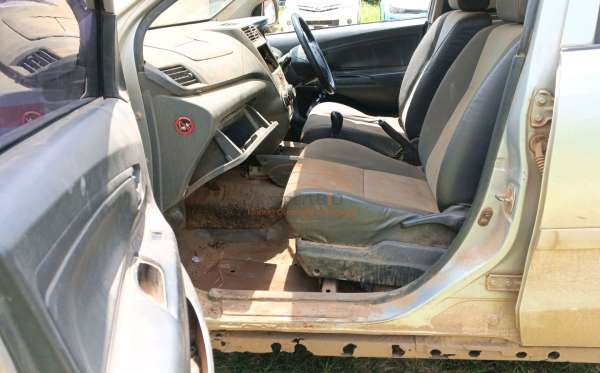 DAIHATSU  XENIA