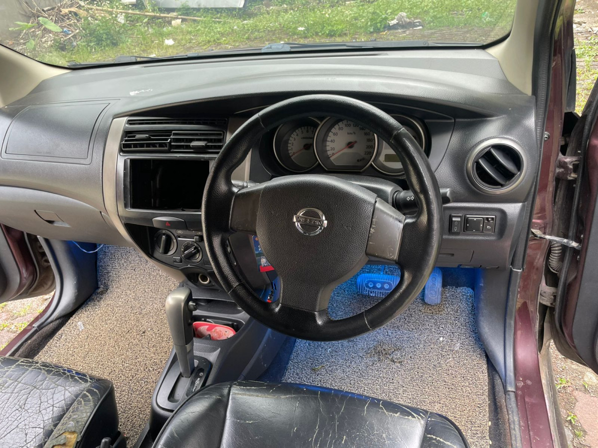 NISSAN  LIVINA GRAND  XV