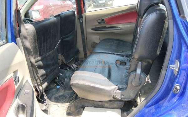 TOYOTA AVANZA