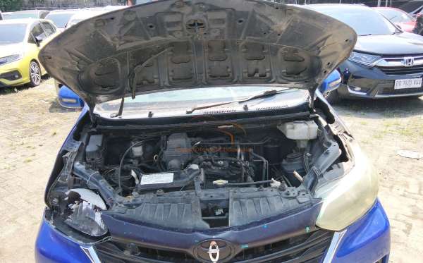TOYOTA AVANZA