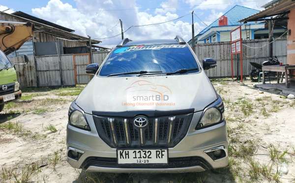 TOYOTA KIJANG INNOVA E