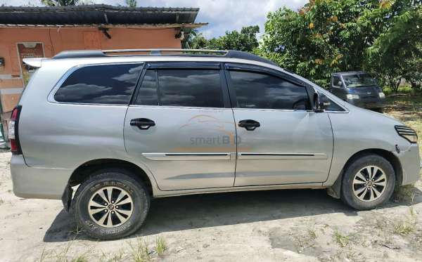 TOYOTA KIJANG INNOVA E