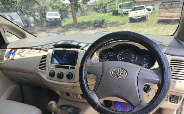 TOYOTA KIJANG INNOVA E