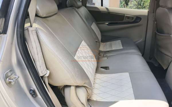 TOYOTA KIJANG INNOVA E