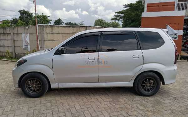 DAIHATSU XENIA