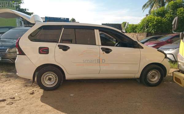 DAIHATSU  XENIA