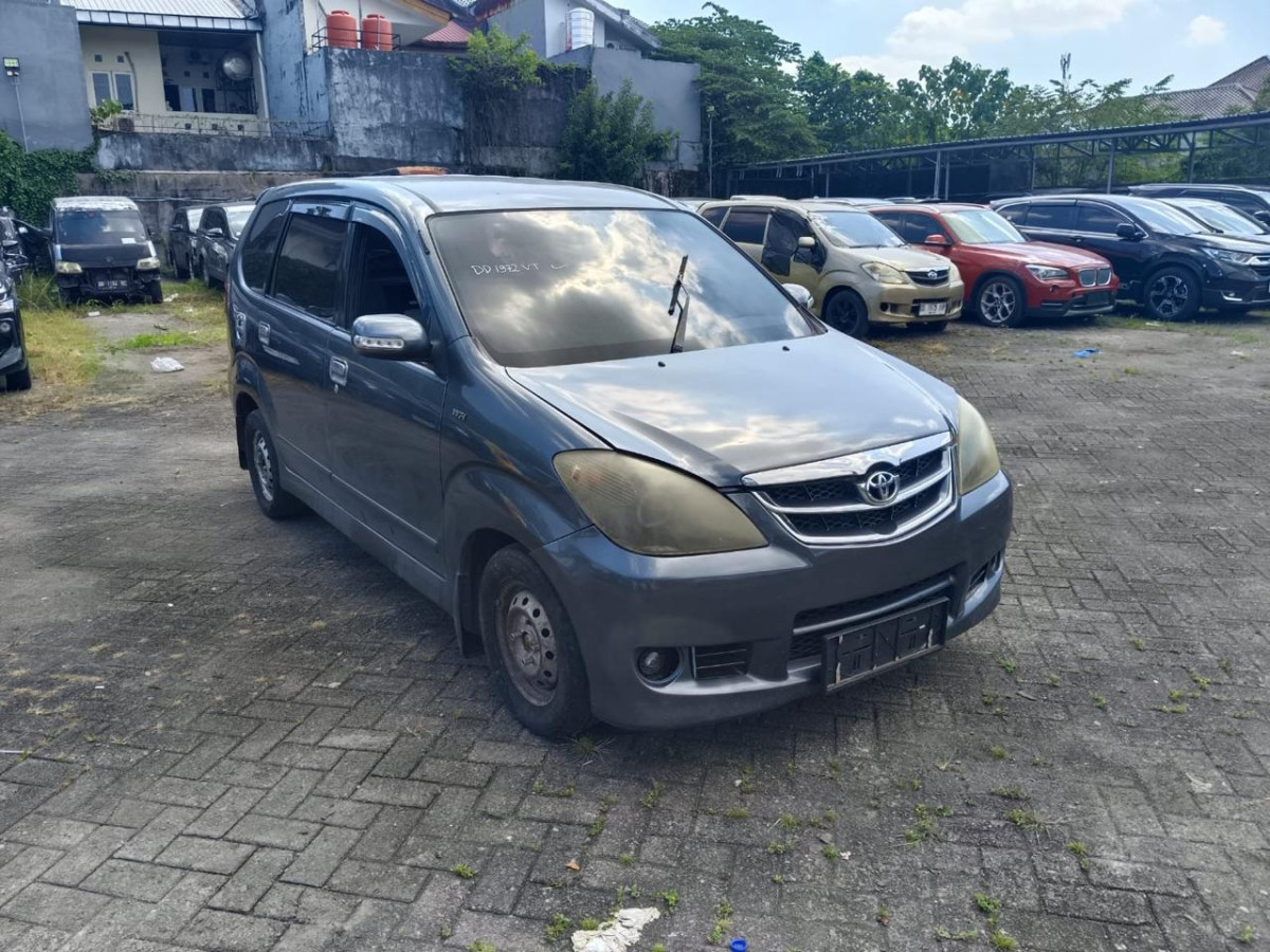 TOYOTA AVANZA