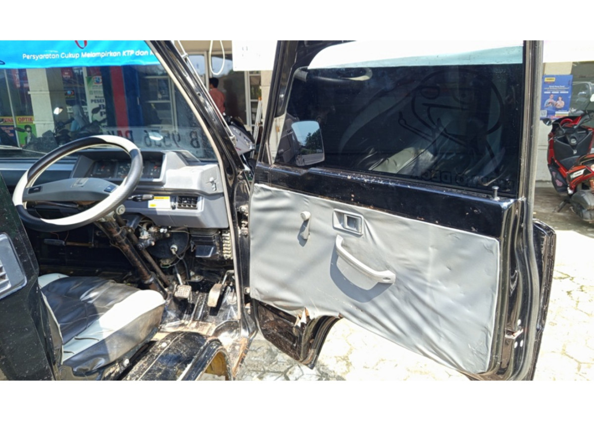 MITSUBISHI L 300 L300 PU FB-R (4X2)