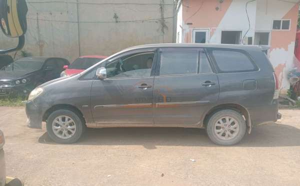 TOYOTA INNOVA
