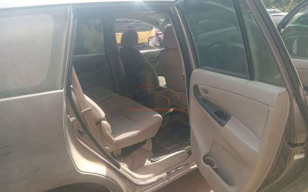 TOYOTA INNOVA