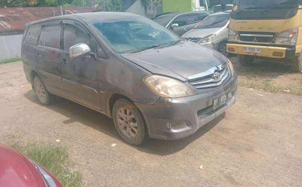 TOYOTA INNOVA