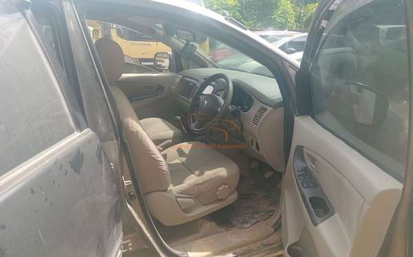 TOYOTA INNOVA