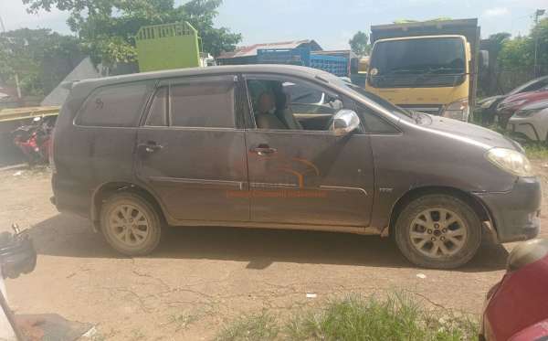 TOYOTA INNOVA