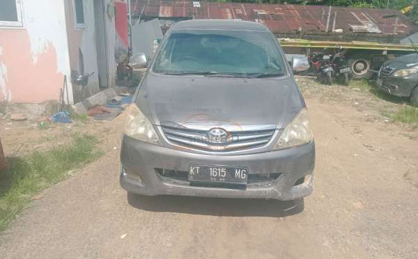 TOYOTA INNOVA