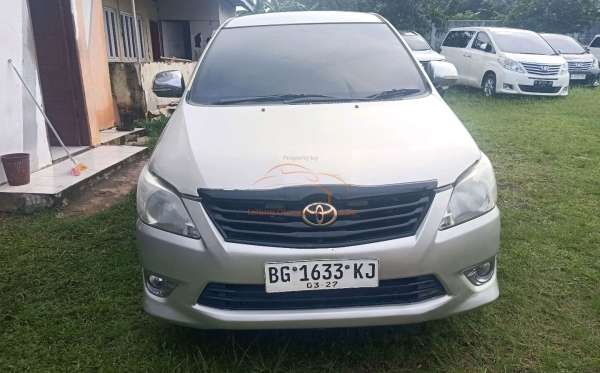 TOYOTA INNOVA G