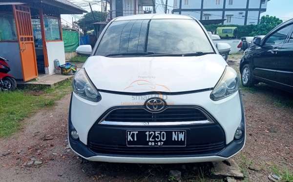 TOYOTA SIENTA 1.5V