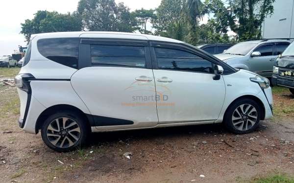 TOYOTA SIENTA 1.5V