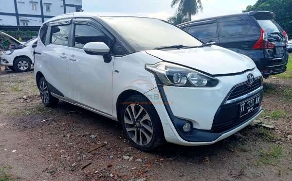 TOYOTA SIENTA 1.5V
