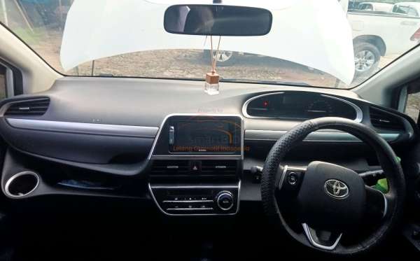 TOYOTA SIENTA 1.5V