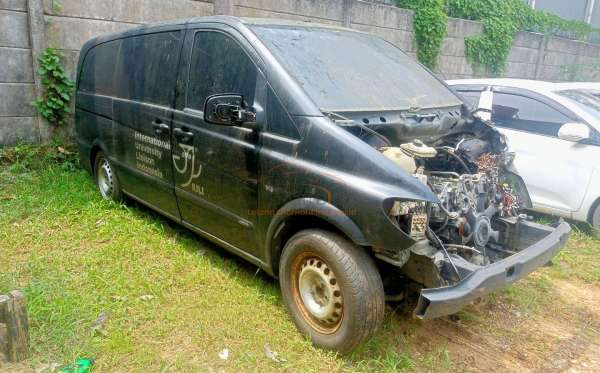 MERCEDES BENZ V350 AT (CBU)