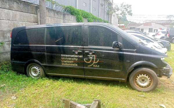 MERCEDES BENZ V350 AT (CBU)