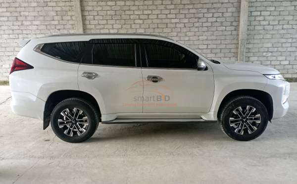MITSUBISHI PAJERO SPORT 2.4L DAKAR-L (4X2)