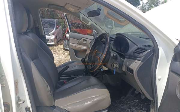 MITSUBISHI DC HDX 4X4