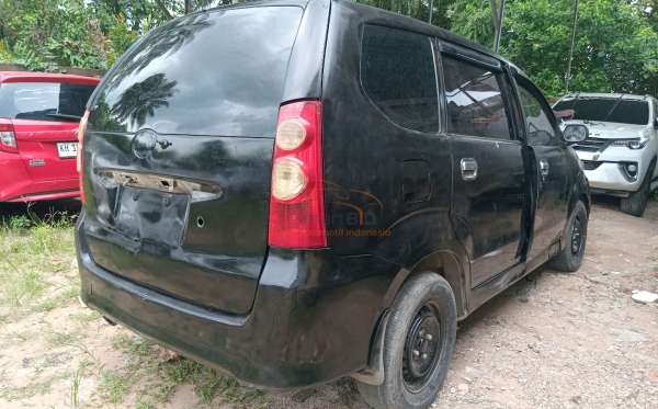 TOYOTA  AVANZA
