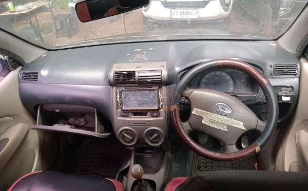 TOYOTA  AVANZA