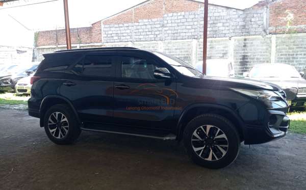 TOYOTA FORTUNER 2.4 VRZ