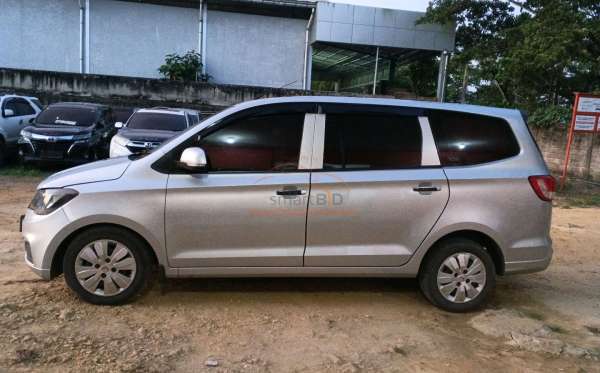 WULING CONFERO