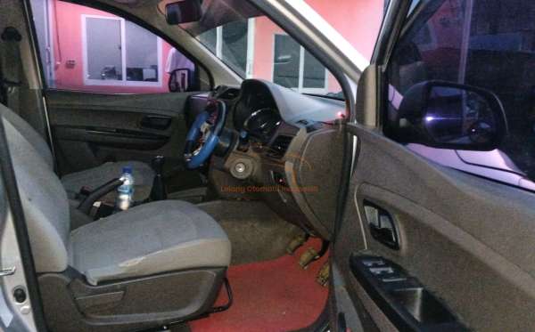WULING CONFERO