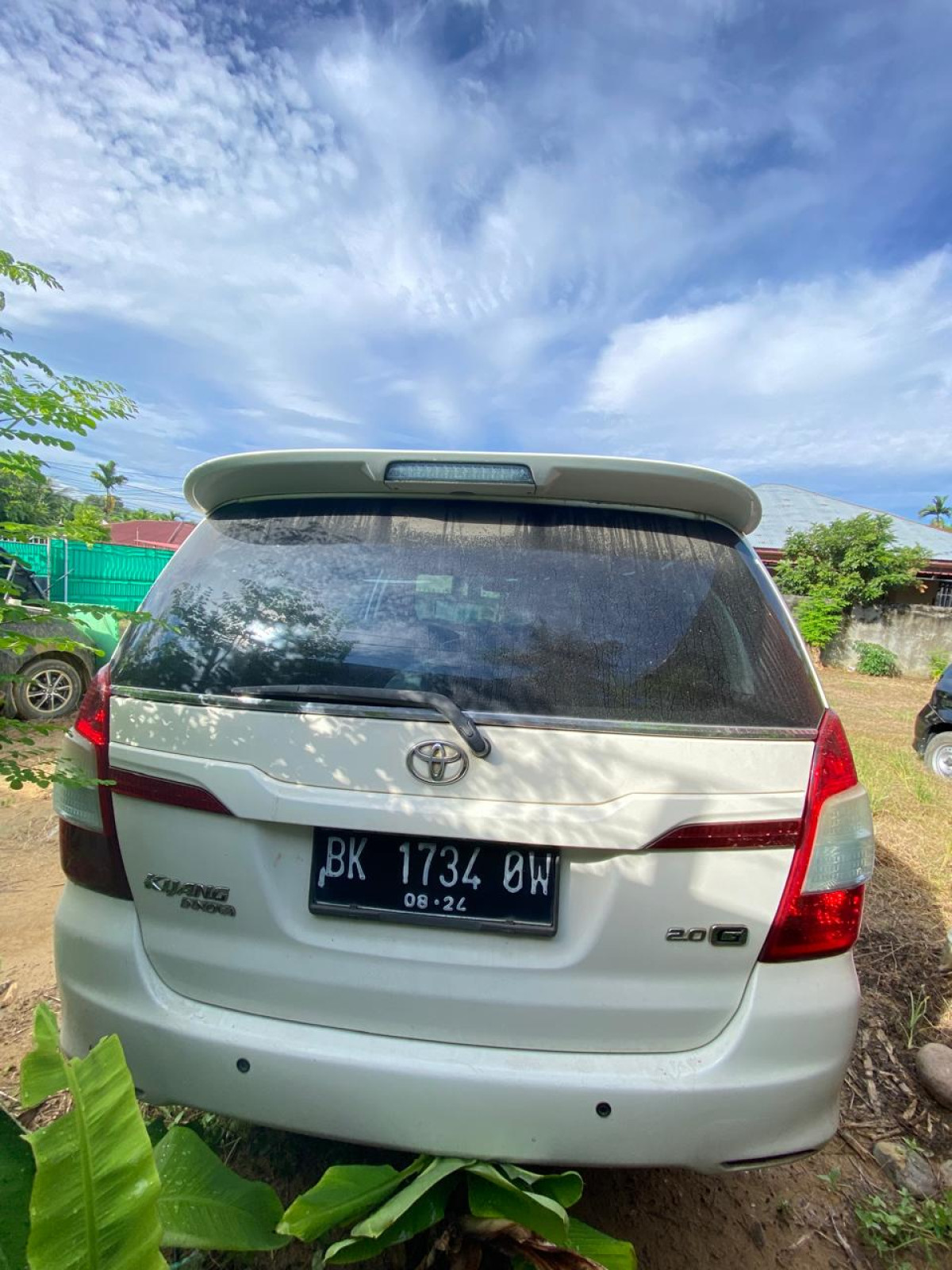 TOYOTA  INNOVA  E