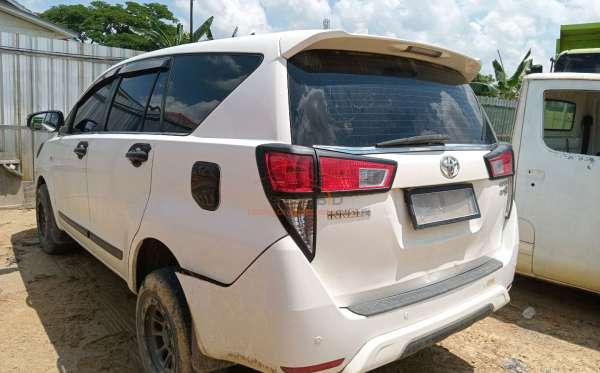 TOYOTA INNOVA  2.0 Q