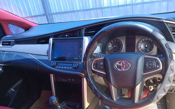 TOYOTA INNOVA  2.0 Q