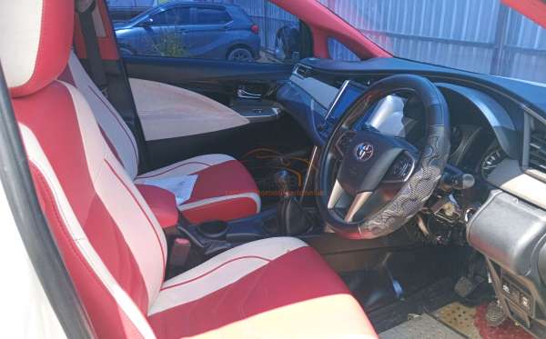 TOYOTA INNOVA  2.0 Q