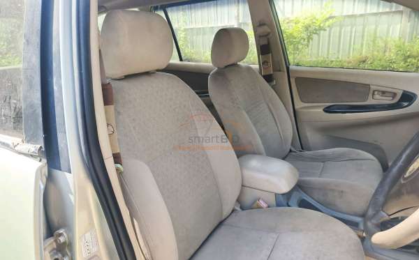 TOYOTA INNOVA G