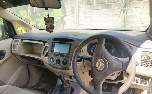 TOYOTA INNOVA G