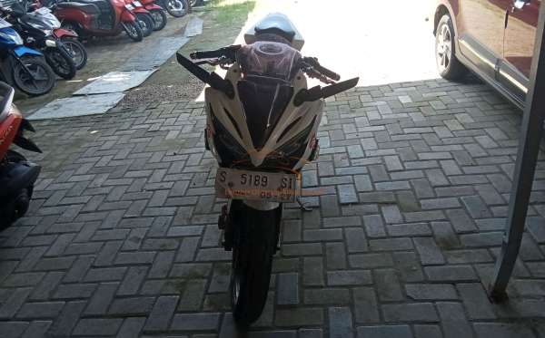 HONDA CB 150 R