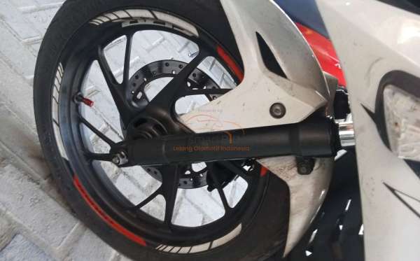 HONDA CB 150 R