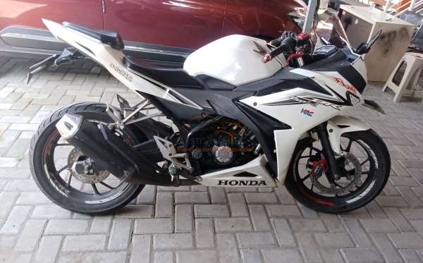 HONDA CB 150 R