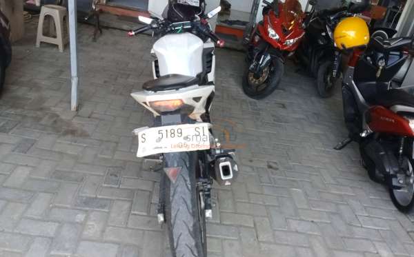 HONDA CB 150 R