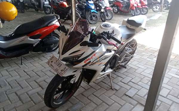 HONDA CB 150 R
