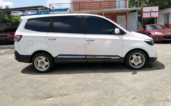 WULING CONFERO