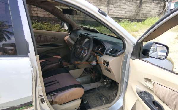 DAIHATSU  XENIA  R