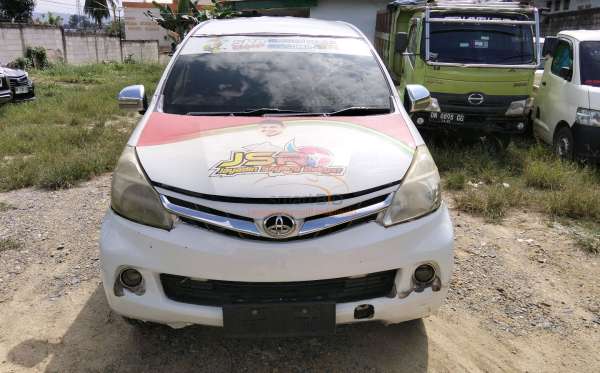 DAIHATSU  XENIA  R
