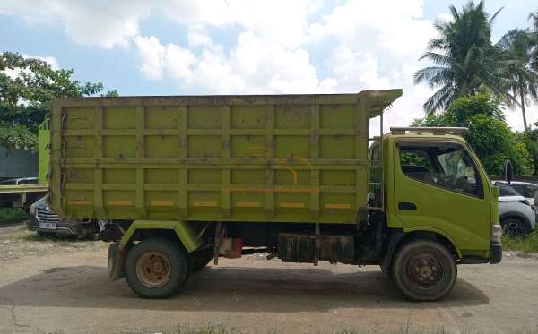 HINO XZU349R